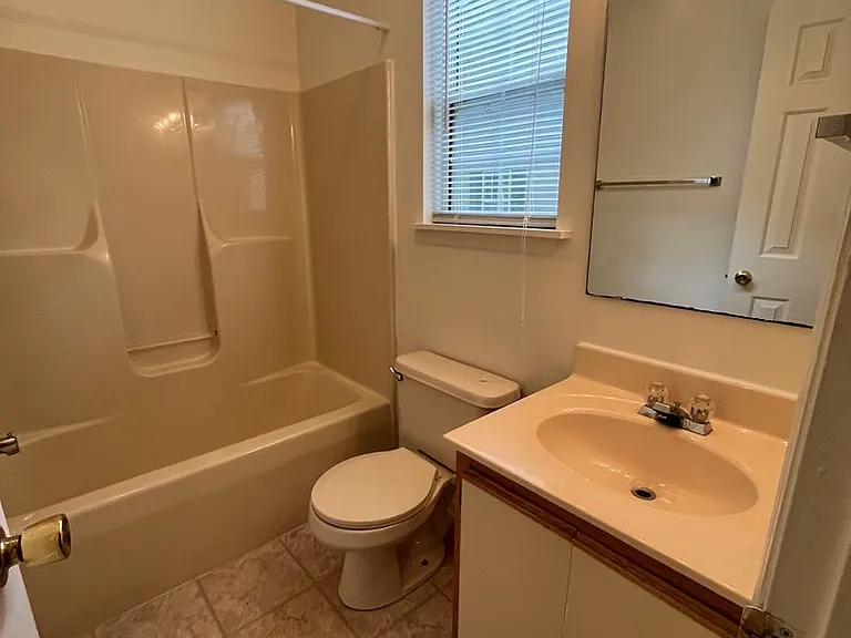 888 Patrick Henry Dr — Photo 17