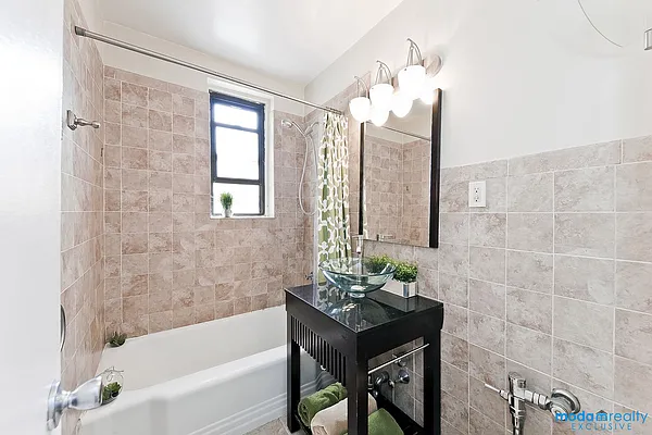 Sold by Moda Realty | media 19