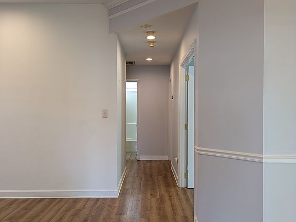 3rd image of 810 Mill Creek Ln