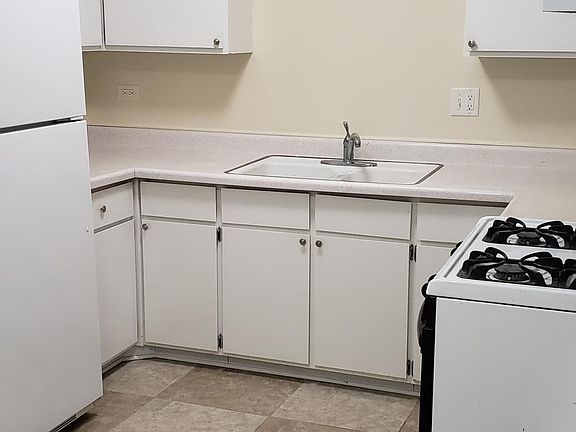 5th image of 422 Marengo Ave APT 2W