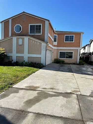 1119 W Broadway Photo 1