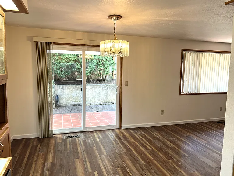 1370 Boone Rd S — Photo 8