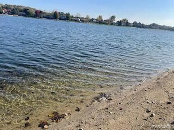 758 Bay Pointe Dr, Oxford, MI 48371