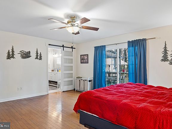 3rd image of 10421 Jasmine Dr
