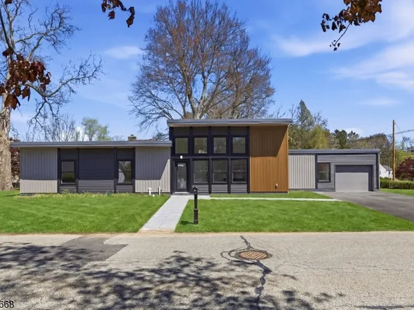 321 Willow Grove St, Hackettstown Town, NJ 07840