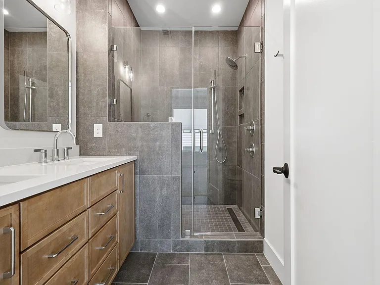 403 Chatham View Rd — Photo 23