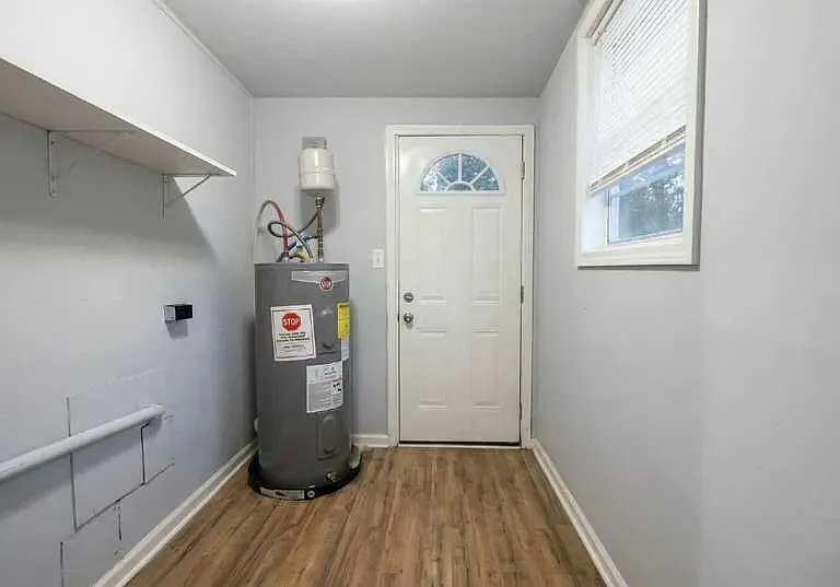 625 E Wall St — Photo 7