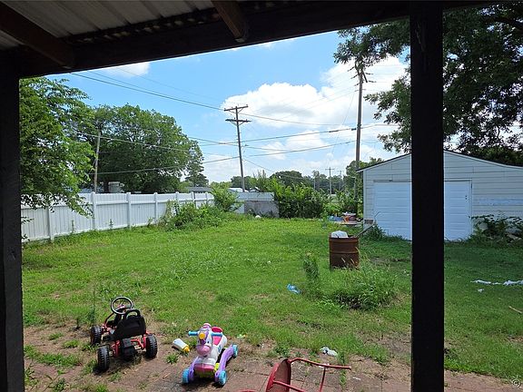 3rd image of 1102 S Tinker Ave