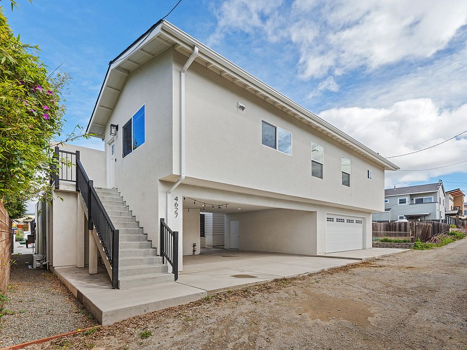 Covered patio for extra living space or parking
