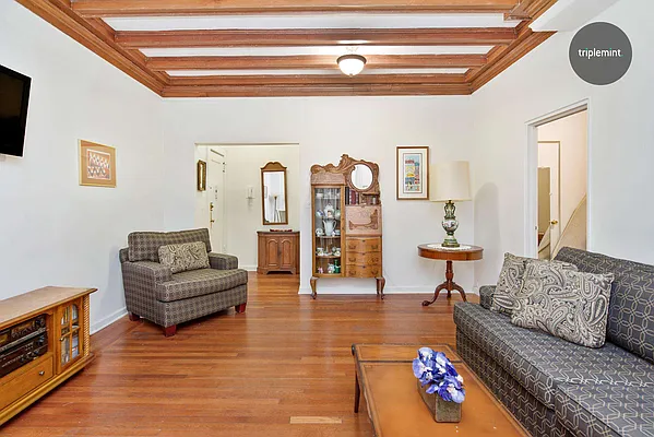 Sold by Triplemint | media 3