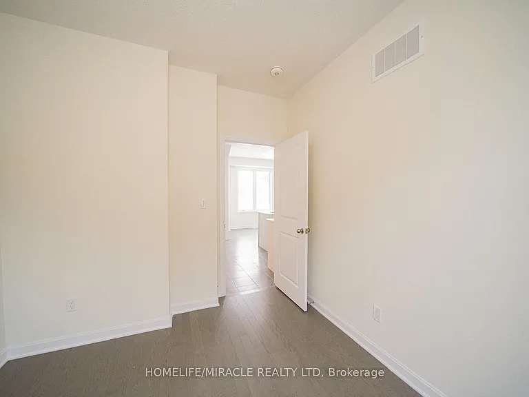 33 Country Club Dr — Photo 17