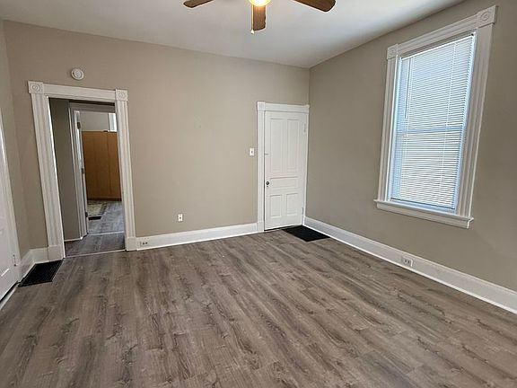 3rd image of 1911 Elm Ave Unit 1