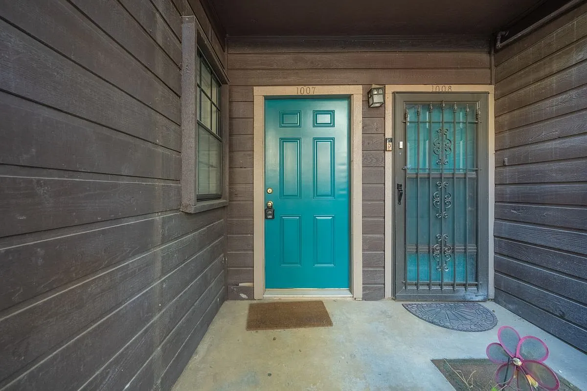 2 bed, 2.0 bath, 1160 sqft, $1,200 — Photo 2