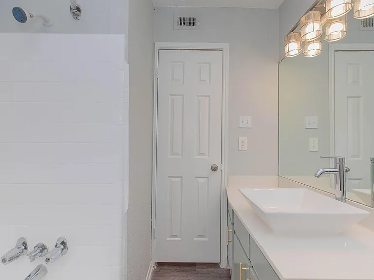 Galleria Flats Apartments — Photo 44