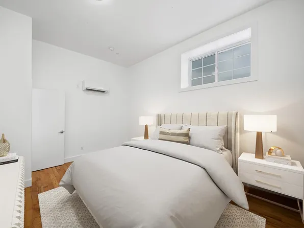 90-02 Queens Boulevard image 1 of 15