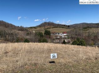 35 Hollowcre St, Newland, NC 28657
