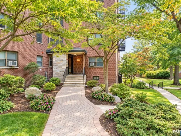 500 Linwood Drive #3B, Fort Lee, NJ 07024