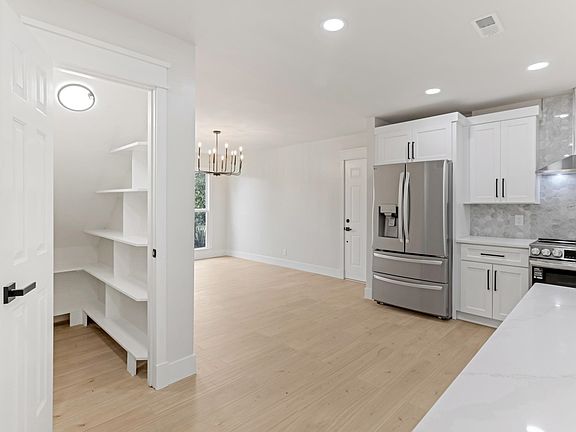 5th image of 502 Kavan Ct