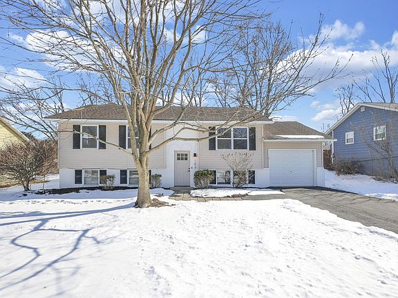 3rd image of 102 Troy Rd