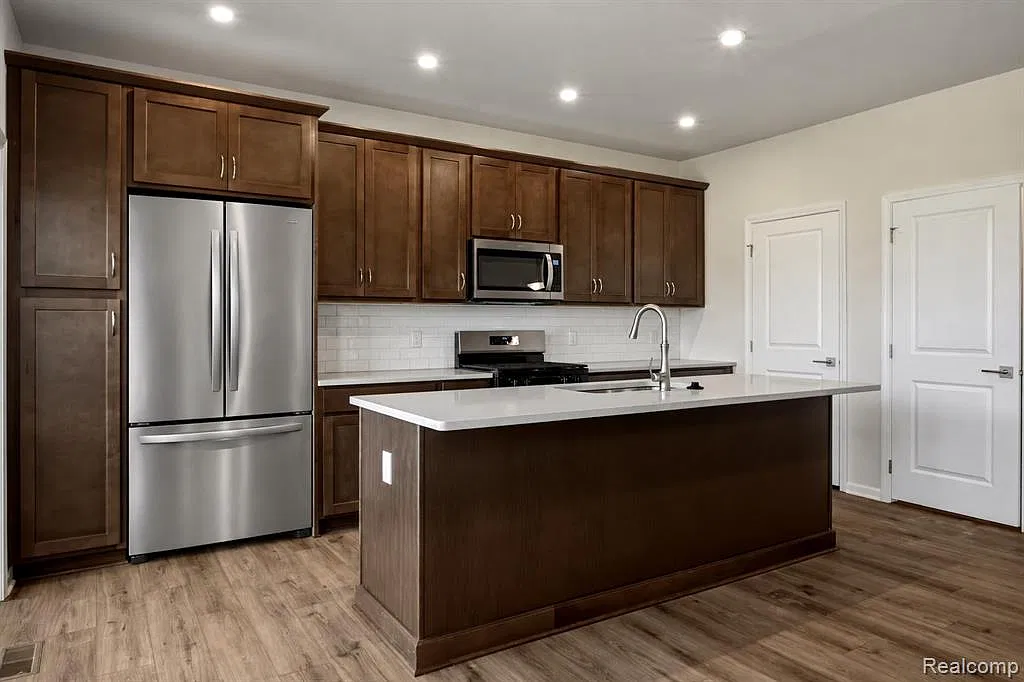 3 bed, 2.5 bath, 1950 sqft, $3,600 — Photo 4