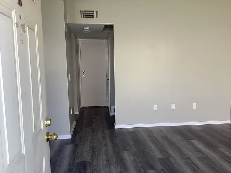 4576 Florence Ave — Photo 6
