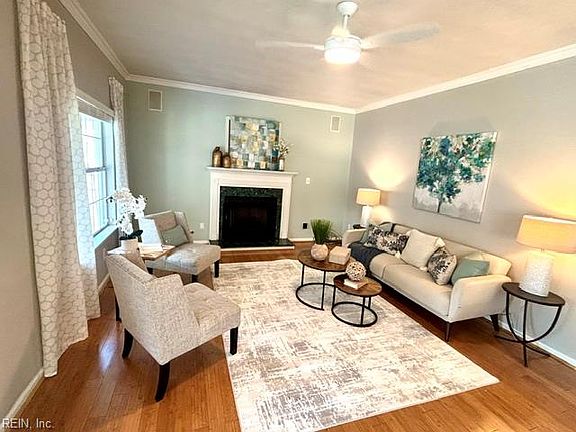 5th image of 828 Essex Park Dr