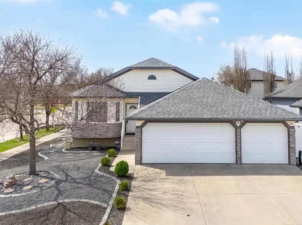 187 W Lakeview Cir, Chestermere, AB T1X 1H7