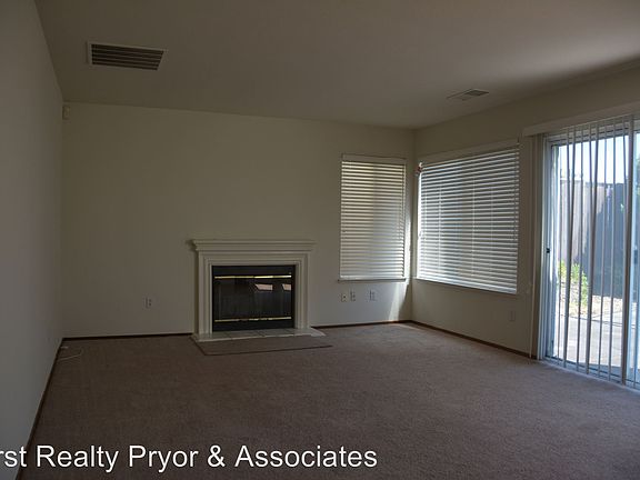 4th image of 2259 Oak Hills Dr