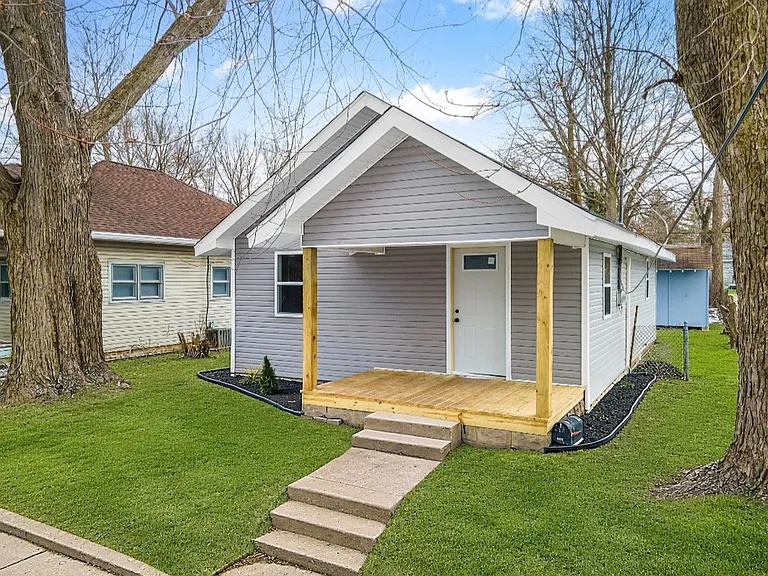 913 W Virginia Ave — Photo 3