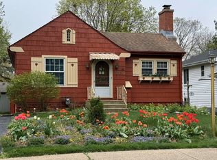 27W349 Sunnyside Ave, Winfield, IL 60190