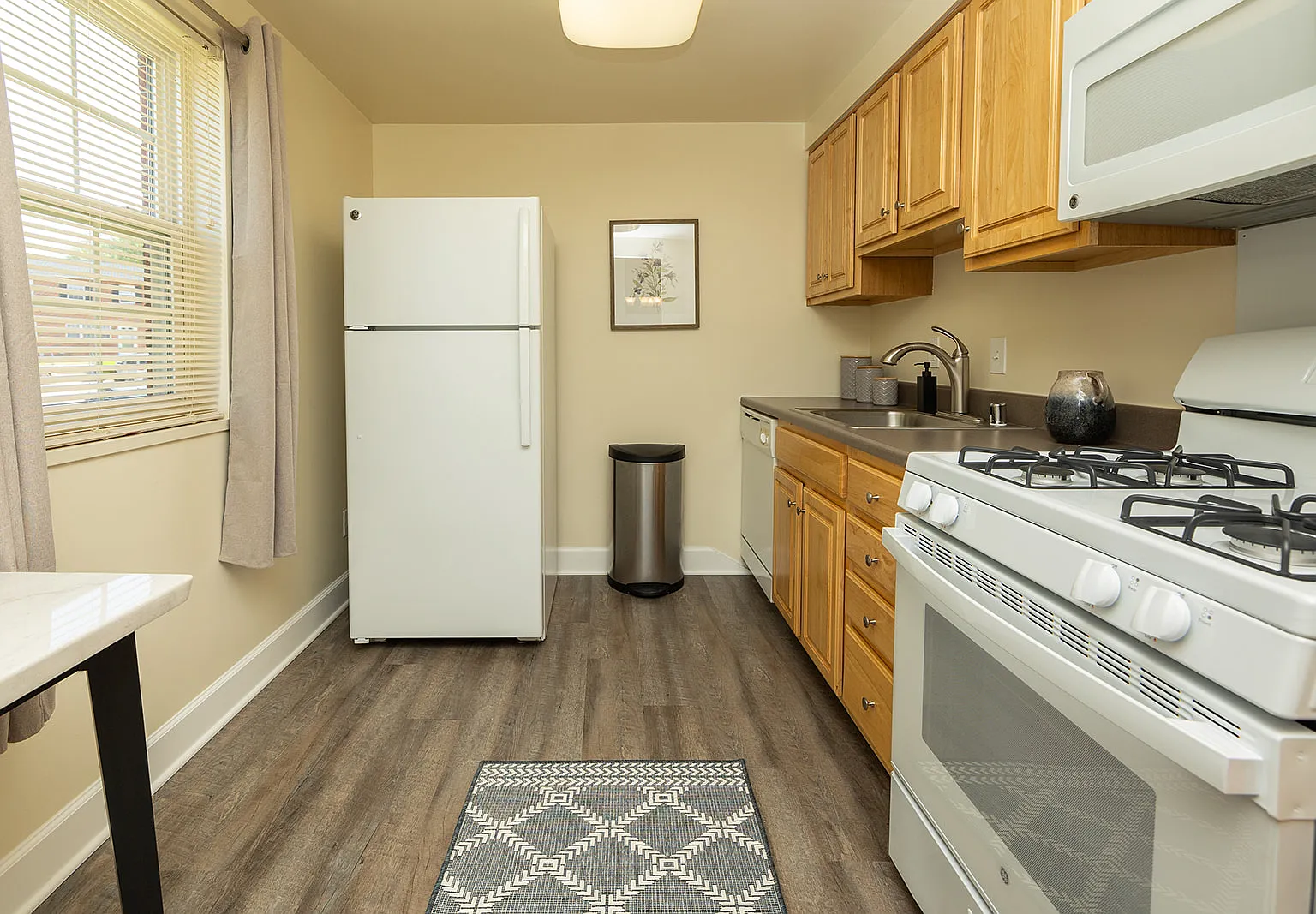 Colony Hill Apartments & Townhomes — Photo 4