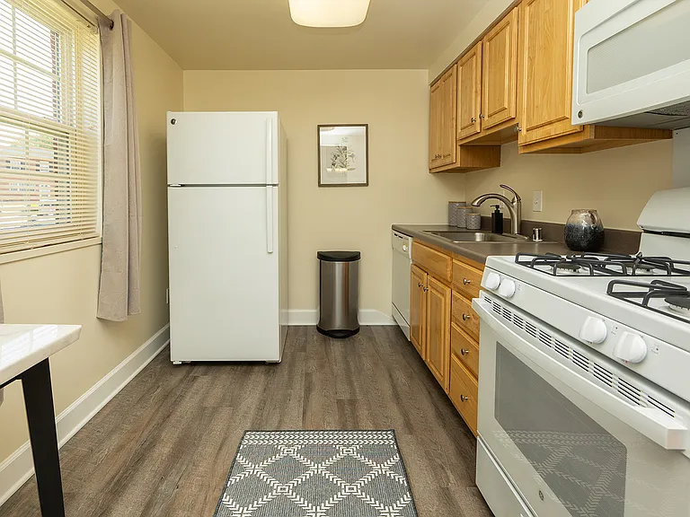 Colony Hill Apartments & Townhomes — Photo 4