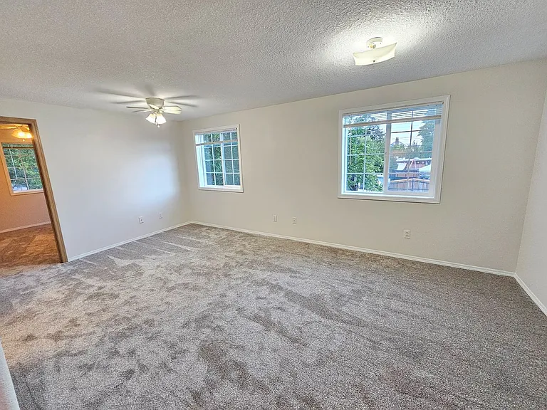 423 SE 143rd Avenue — Photo 4