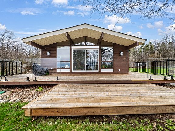 4th image of 2238 Lakeshore Rd E