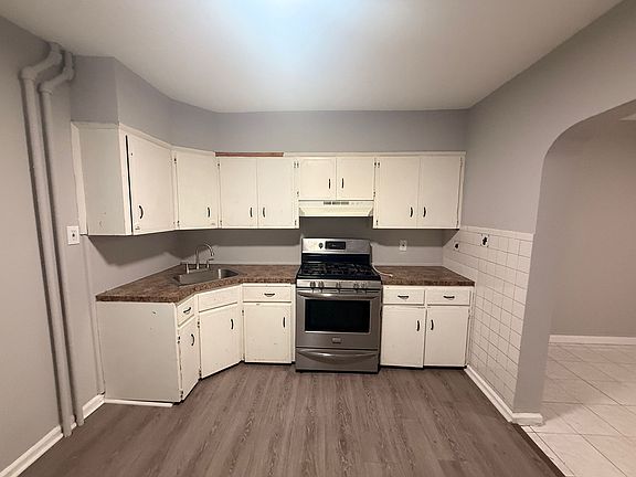 2nd image of 419 6th St #2E