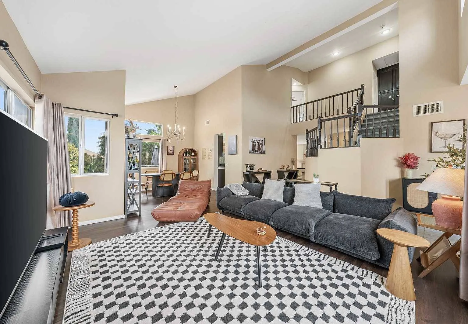 3 bed, 2.5 bath, 1808 sqft, $6,000 — Photo 2