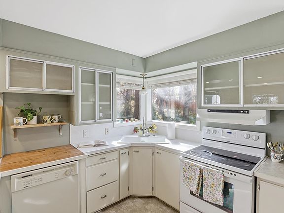 4th image of 3109 E 14th Ave