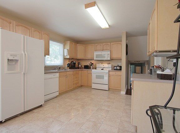 5th image of 520 Parkshore Dr