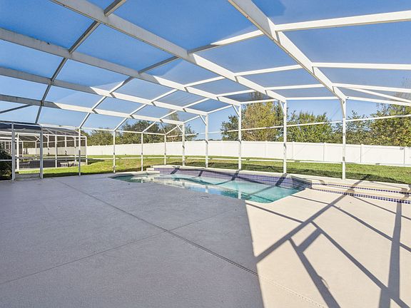 5th image of 648 Lockbreeze Dr