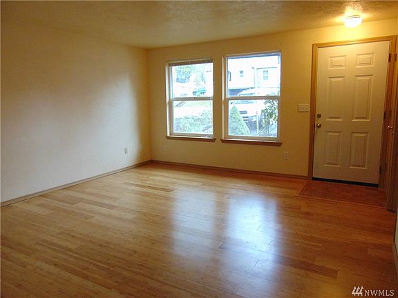 3rd image of 310 W Euclid Ave