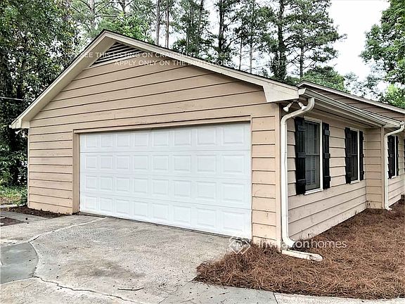 3rd image of 3913 Plantation Dr