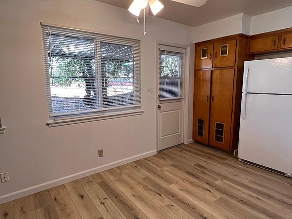 5th image of 1138 E Yale Ave #1138