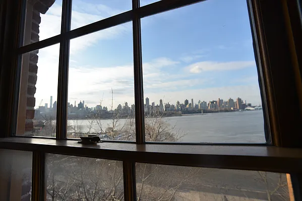 Rented by NY Space Finders Inc. | media 37