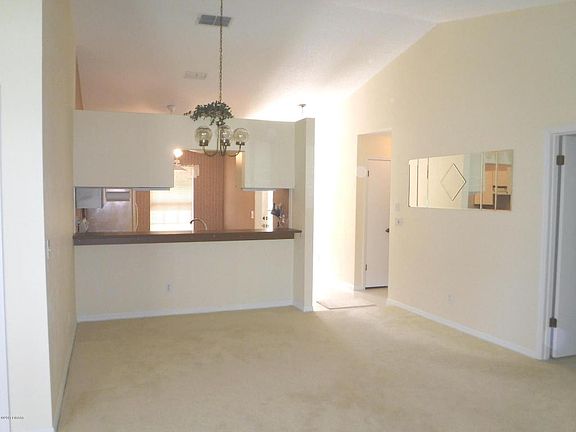 4th image of 1043 Oak Forest Cir