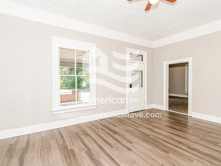 1528140_009_family_room_10.jpg