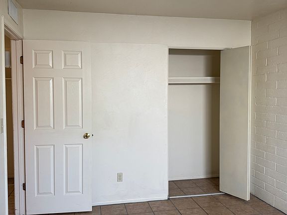 3rd image of 4024 S Lone Palm Dr