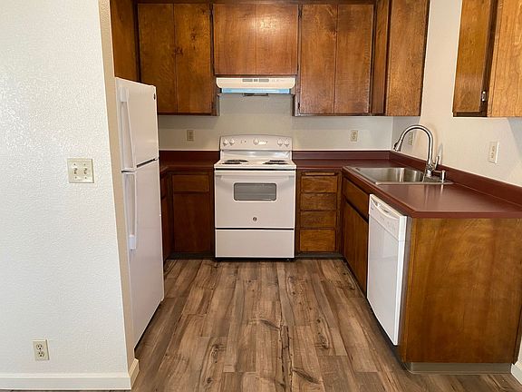 5th image of 390 Cherry Ln #13