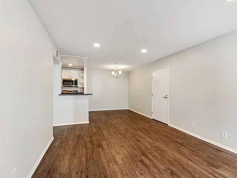 1223 Federal Ave — Photo 115