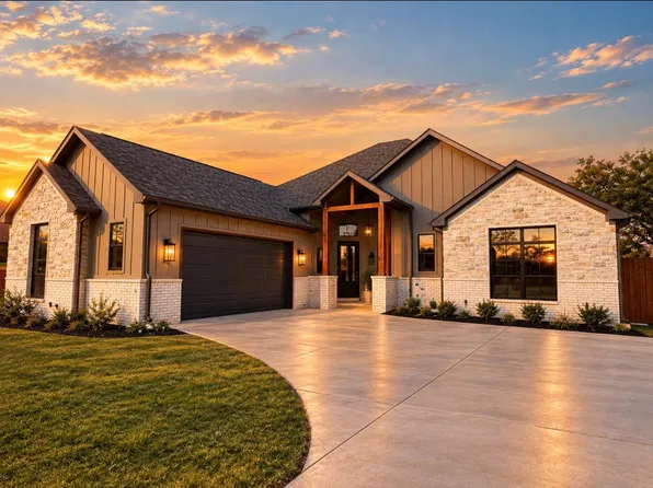 10004 Stoneleigh Dr, Benbrook, TX 76126