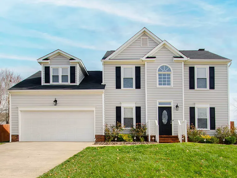 1338 Beaufort Dr — Photo 1